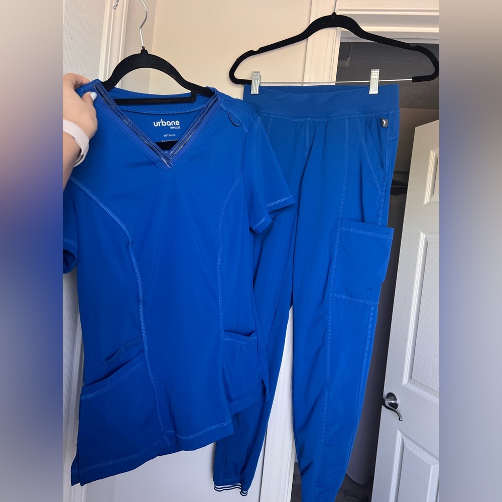 Urbane scrubs